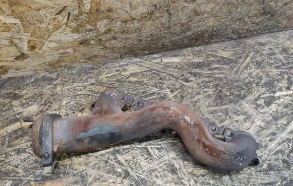 Jaguar XJL Exhaust manifold 8W939430BB