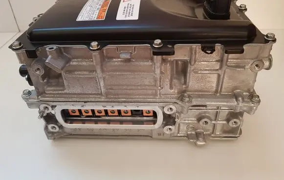 Voltage converter inverter