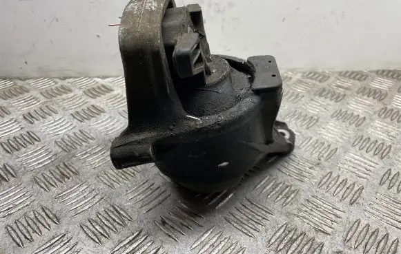 Engine mount bracket