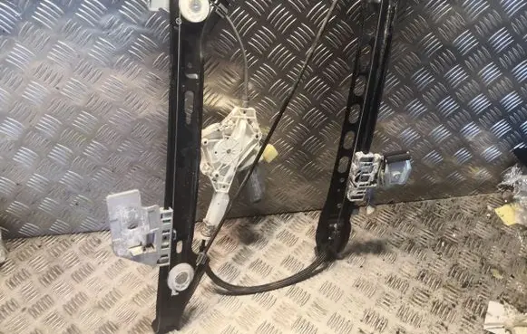 Mercedes-Benz CLS C219 Rear door window regulator with motor 2197300946 A2197300946