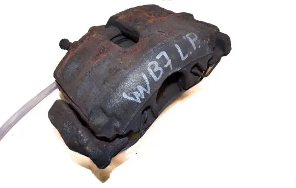 Volkswagen PASSAT B7 Front brake caliper