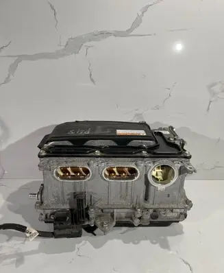 Voltage converter inverter