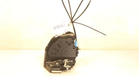Toyota Auris E210 Rear door lock