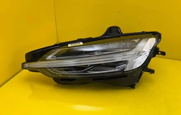 Volvo V60 Headlight/headlamp 32338032