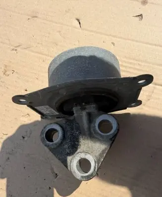 Opel Meriva B Engine mount bracket 90538543