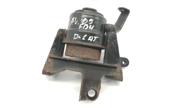 Toyota Avensis T250 Engine mount bracket