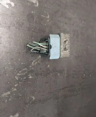 Peugeot 307 CC Glow plug pre-heat relay 9640469680