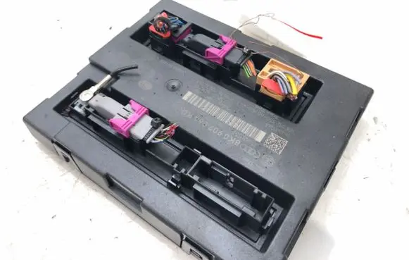 Audi A5 8T 8F Central body control module 8K0907064KD