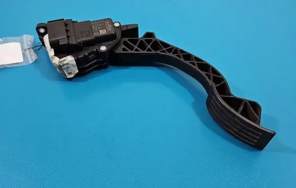 Ford Kuga I Accelerator throttle pedal 3M519F836AH IMPRK1535938