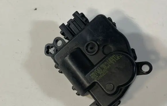 Ford Mustang V Air flap motor/actuator AR3319E616DA