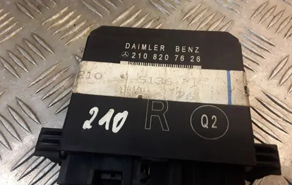 Mercedes-Benz E W210 Door control unit/module 2108207626 A2108207626