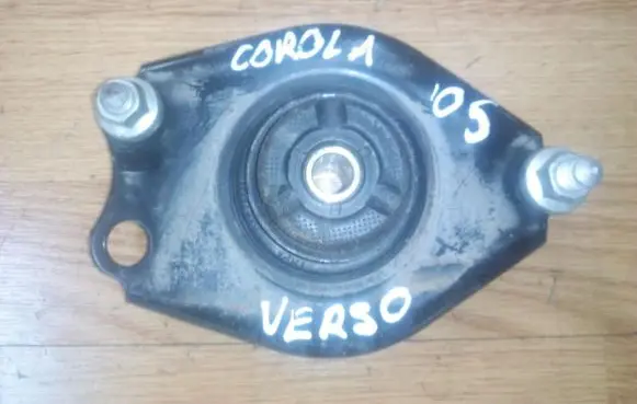 Toyota Corolla Verso AR10 Engine mount bracket