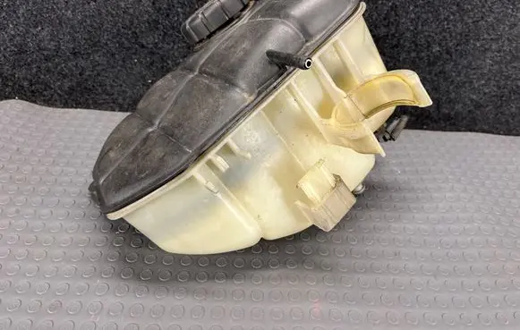 Mercedes-Benz C W203 Coolant expansion tank/reservoir 2035000049 A2035000049