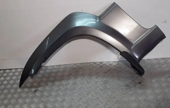 Fender trim (molding)