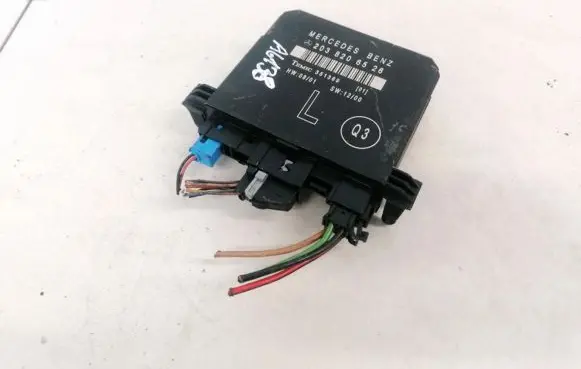 Mercedes-Benz C W203 Door control unit/module 2038206526 351369