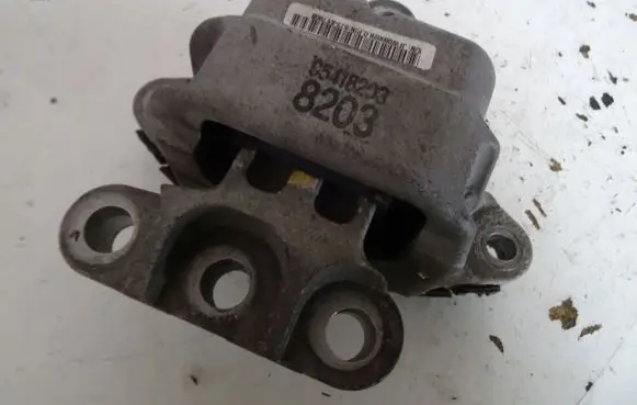 Opel Mokka Engine mount bracket 95418203