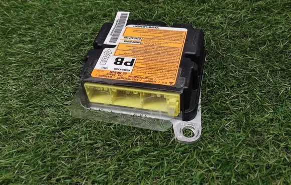 Nissan Pathfinder R52 Airbag control unit/module 988209PB0A 0285012289