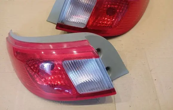 Mitsubishi Colt Rear/tail lights 98082305 98082304