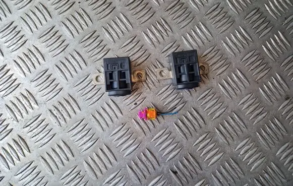Audi A6 S6 C6 4F Battery relay fuse 4F0915519