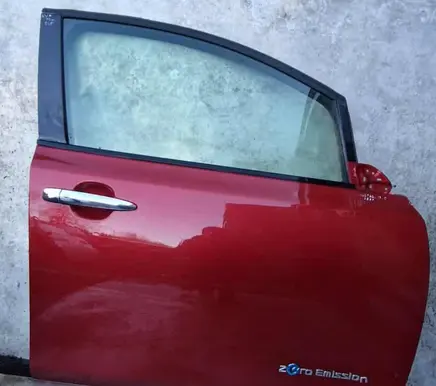 Nissan Leaf I (ZE0) Front door