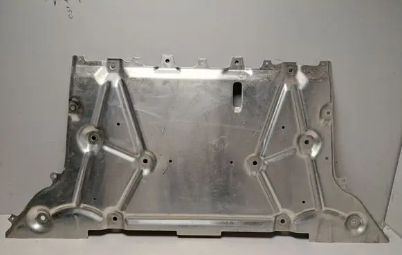 BMW i4 Engine splash shield/under tray 7915376