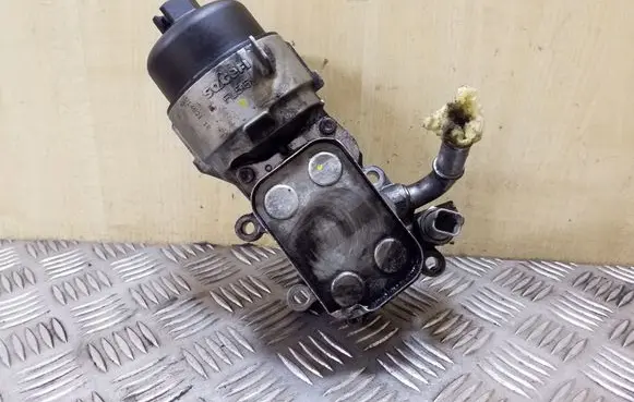 Ford Kuga II Oil filter mounting bracket