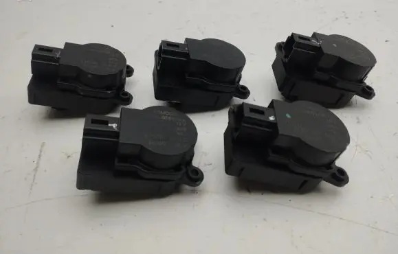 Ford C-MAX II Air flap motor/actuator AV6N19E616AA