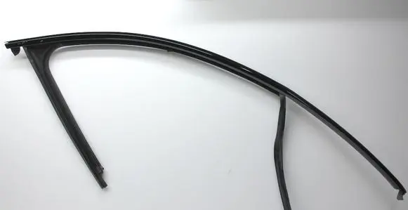 Porsche Macan (95B) Door glass trim 95B837432D