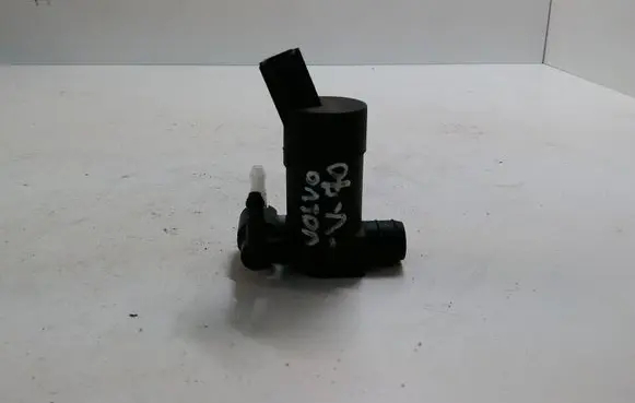 Volvo V70 Windscreen/windshield washer pump