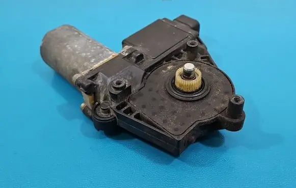 Toyota Avensis T220 Front door window regulator with motor 0130821753 IMPRK1576196