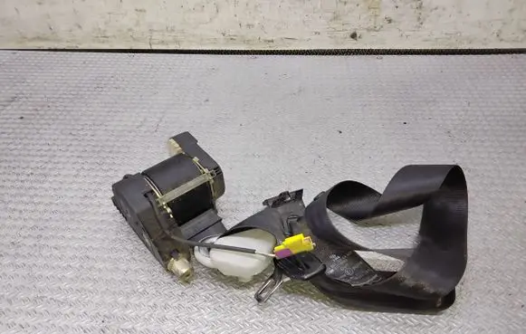 Volkswagen Golf IV Front seatbelt 1J4857706AA
