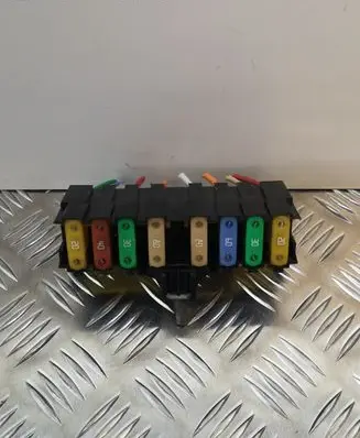 Peugeot 5008 Fuse module MT8PPL0936 9636079380 27680
