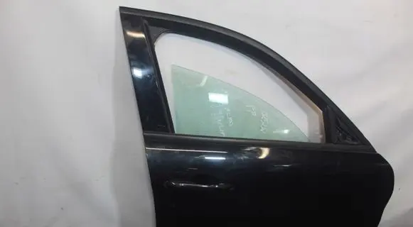 Alfa Romeo Giulia Front door