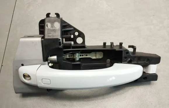Audi A4 S4 B8 8K Front door exterior handle/bracket 8T01837885 242537