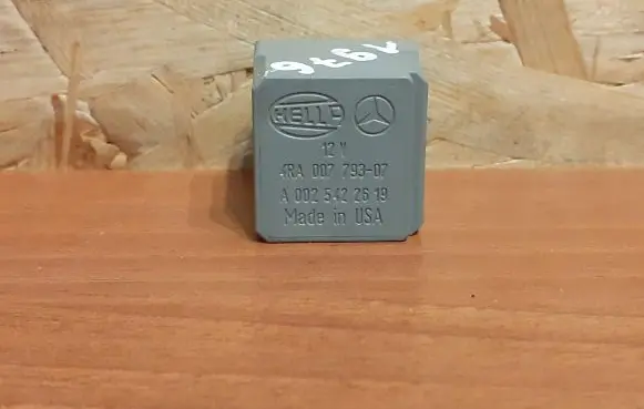 Mercedes-Benz Vito Viano W639 Other relay A0025422619 4RA00779307