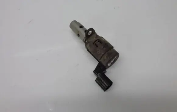 Ford Focus Camshaft position sensor 6L713