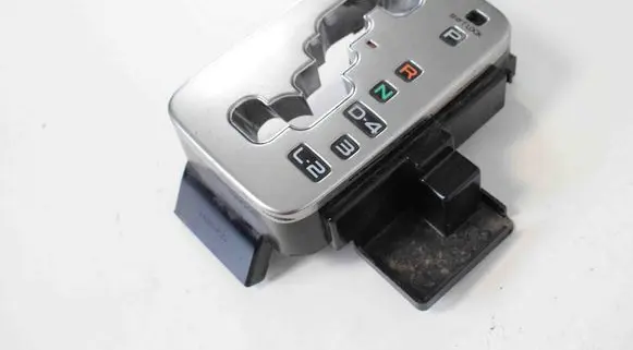 Toyota Land Cruiser (J100) Gear shifter surround trim plastic 