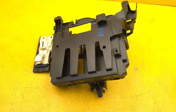 BMW 3 G20 G21 Engine control unit holder 8650888