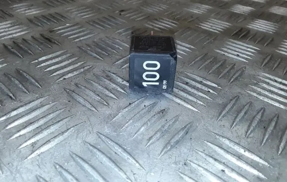 Volkswagen Golf IV Other relay 95VW10K705CA