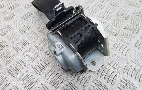 Rear seatbelt