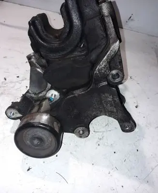 Hyundai Santa Fe Generator/alternator bracket 