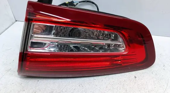 Tailgate rear/tail lights