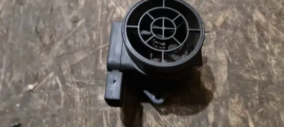 Volvo S40, V40 Mass air flow meter 30611533