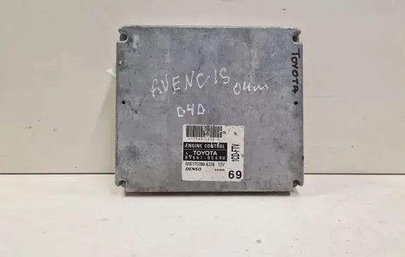 Toyota Avensis T250 Engine control unit/module 8966105690 MB1758006326