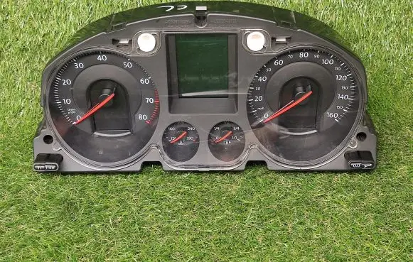 Volkswagen PASSAT B6 Speedometer (instrument cluster) A2C53194181