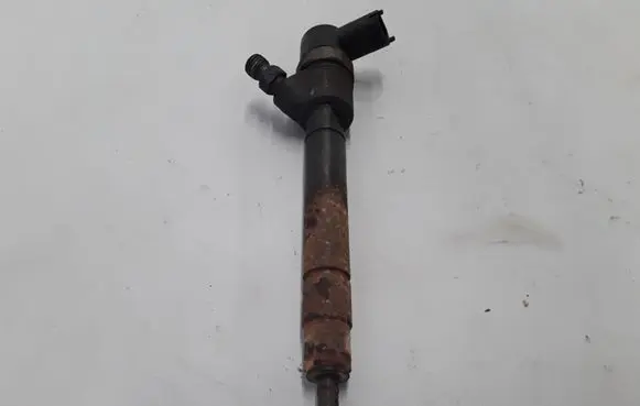 Volvo XC60 Fuel injector 30777526