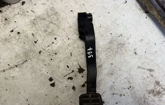 Volkswagen Sharan Brake pedal 7M1721321