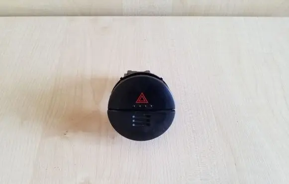 Nissan X-Trail T30 Hazard light switch NILES06016
