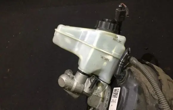 Master brake cylinder