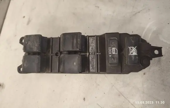 Lexus GS 300 350 430 450H Electric window control switch 8404030120
